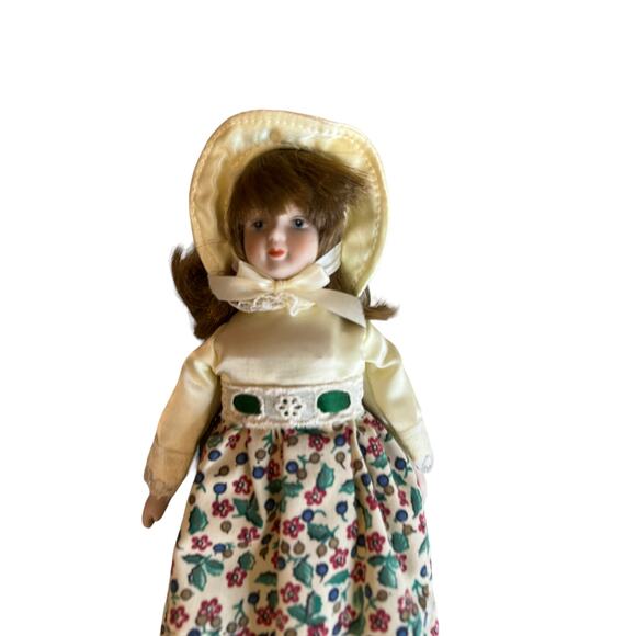 Vintage Gorham Doll of the Month December 1983 - Picture 2 of 8